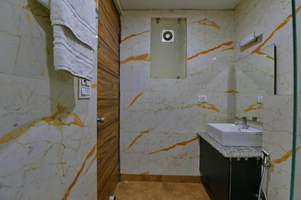 Hotel Konark A Family Stay Aerocity Yeni Delhi Dış mekan fotoğraf