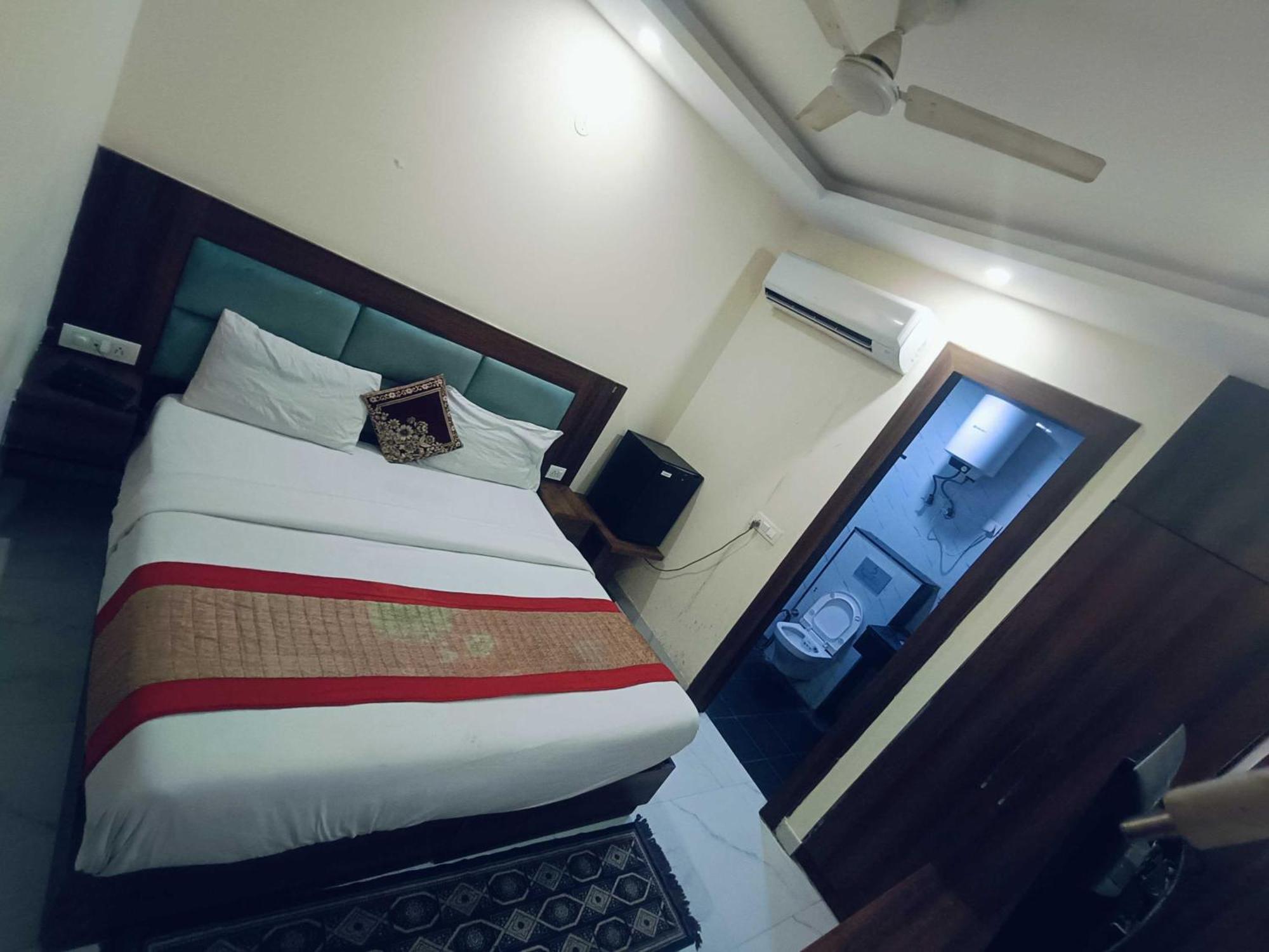 Hotel Konark A Family Stay Aerocity Yeni Delhi Dış mekan fotoğraf
