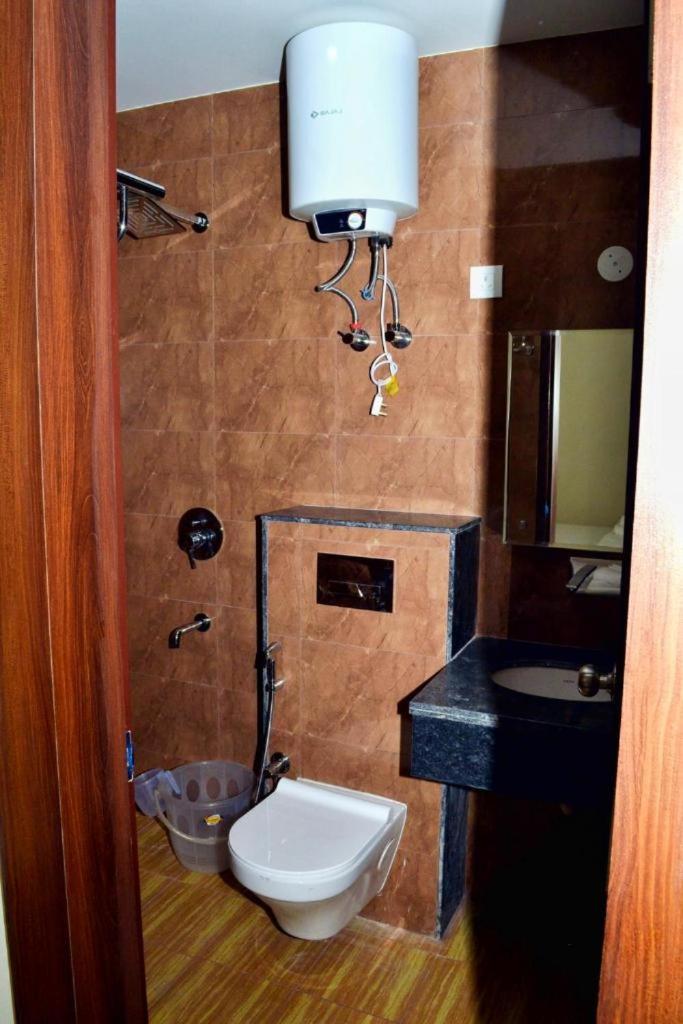 Hotel Konark A Family Stay Aerocity Yeni Delhi Dış mekan fotoğraf