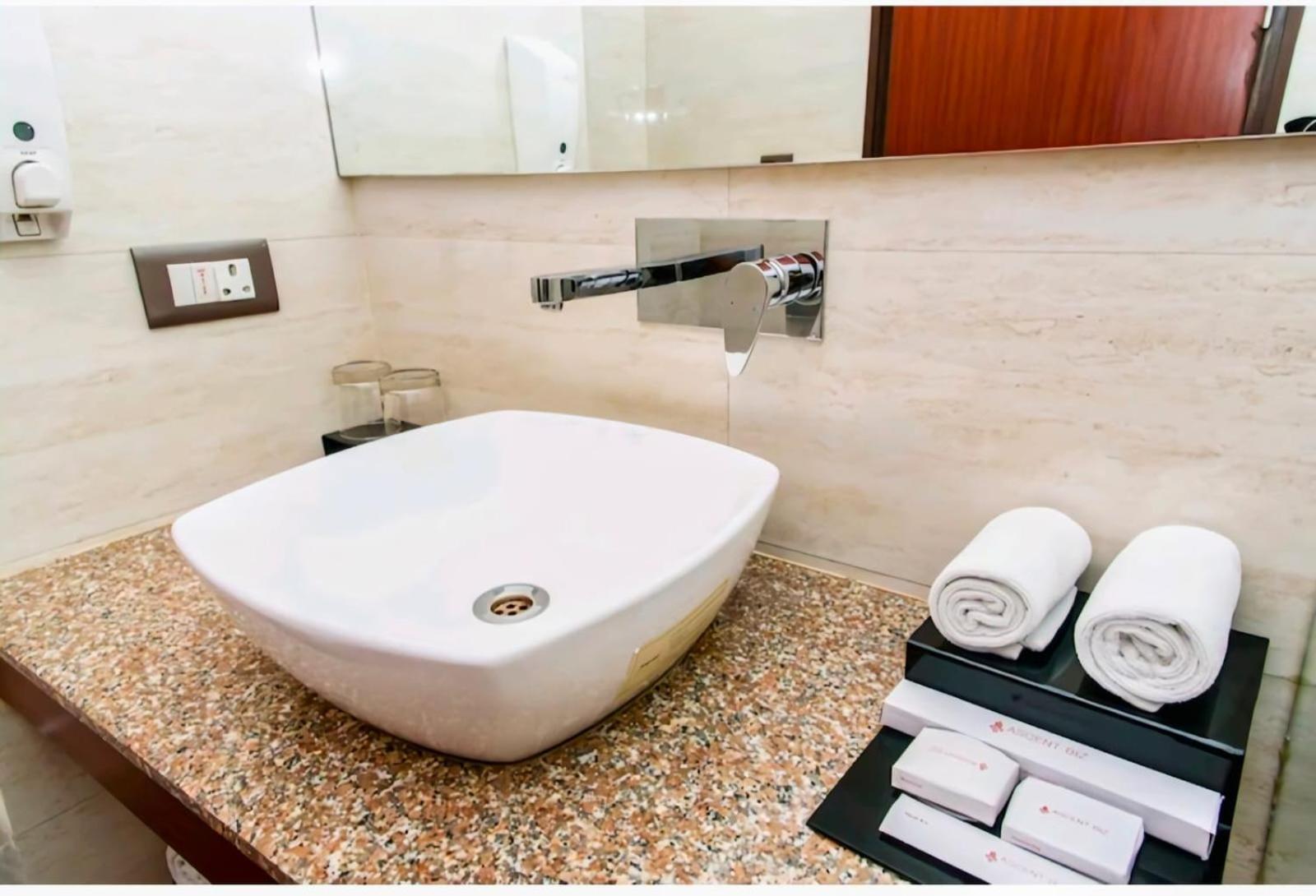 Hotel Konark A Family Stay Aerocity Yeni Delhi Dış mekan fotoğraf